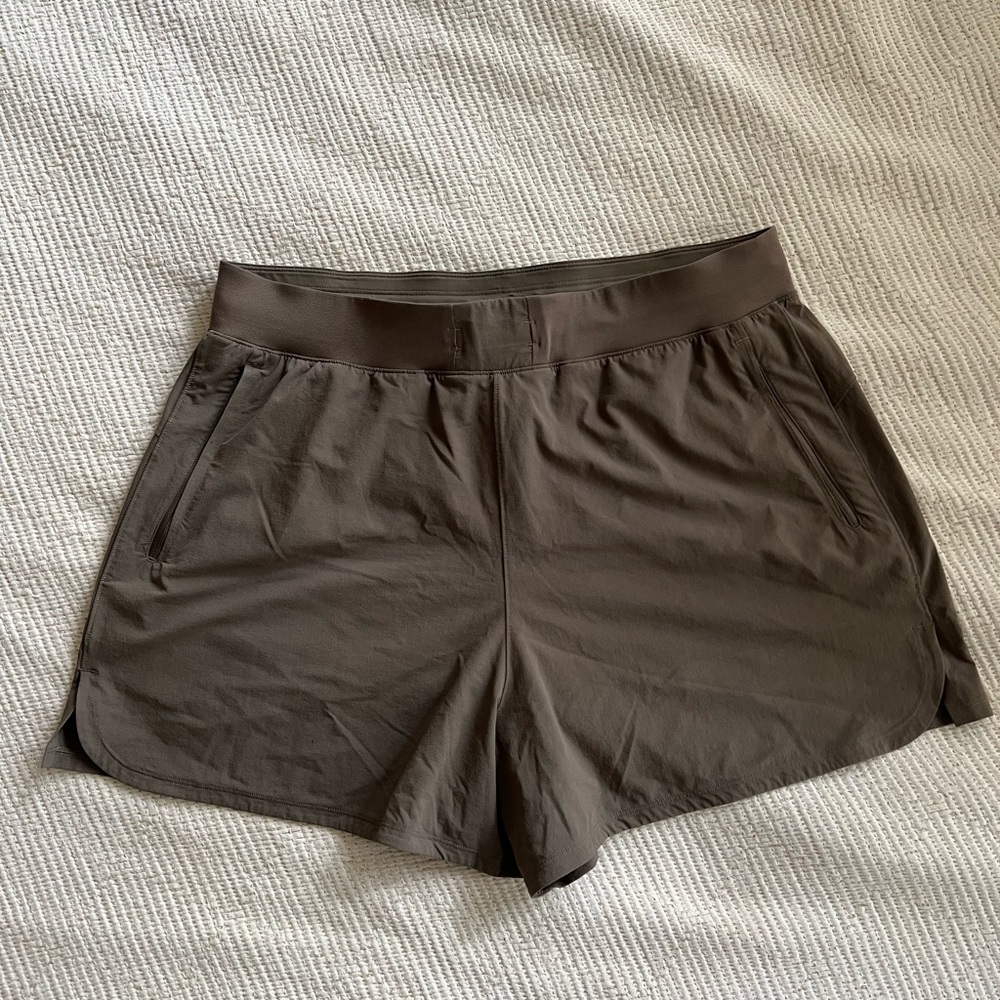 Lululemon license to train - 4”
